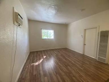 Main picture of 5891 Montclair Ave