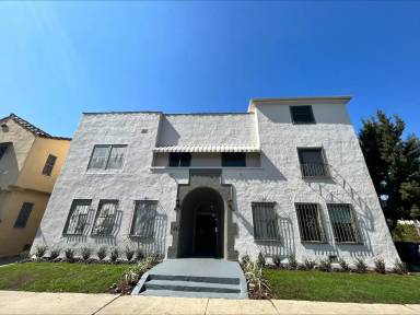 Main picture of 465 N Curson Ave