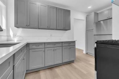 Main picture of 5518 Denker Ave