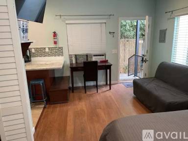 Main picture of 928 E Broadway