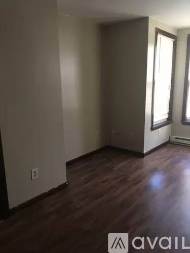 Main picture of 16 Pine St