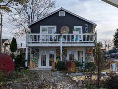 Main picture of 306 Davis St