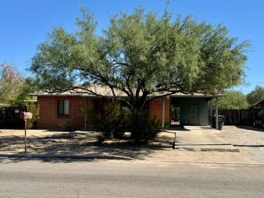 Main picture of 2740 N Montezuma Ave