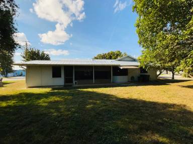Main picture of 2041 SE Floresta Dr