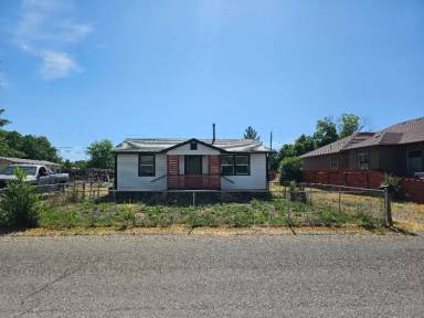 Main picture of 426 Lois St