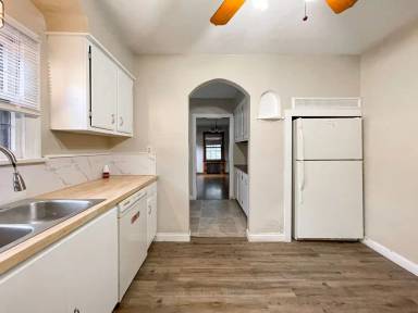 Main picture of 712 W University Ave