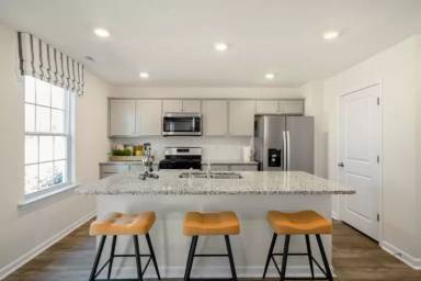 Main picture of 330 Tulip Tree St