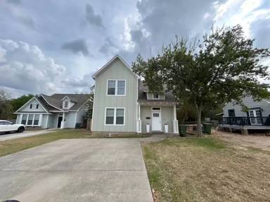 Main picture of 735 Meadow Ln