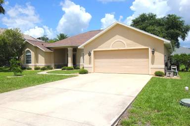Main picture of 15 Lee Dr