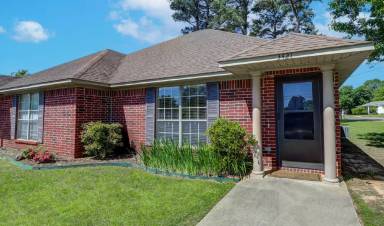 Main picture of 3421 Rice St