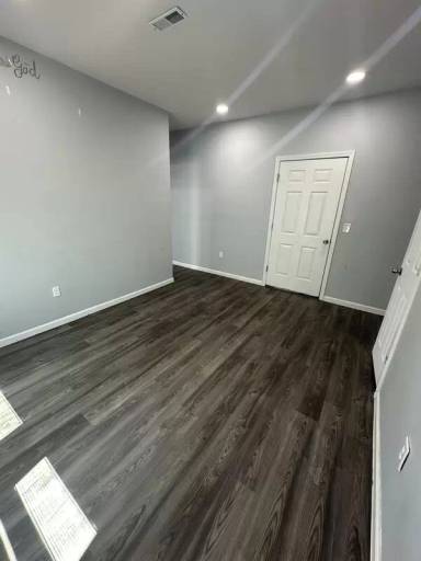 Main picture of 17568 Lake Shore Blvd