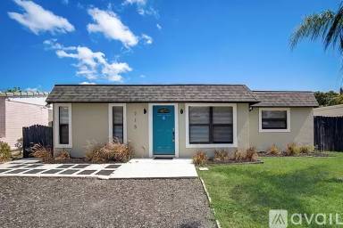 Main picture of 715 W Palm St