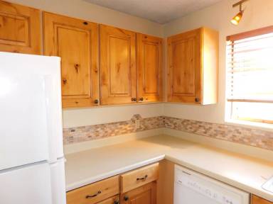 Main picture of 961 Lakeside Dr