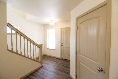 Main picture of 218 E Whitman Dr