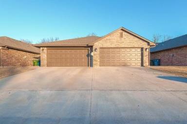 Main picture of 316 Chalk Hill Ct