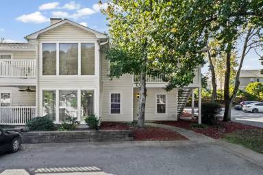 Main picture of 401 Augusta Dr SE