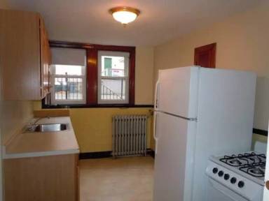 Main picture of 32 Tappan St.
