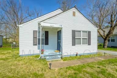 Main picture of 5011 Carolyn Ln
