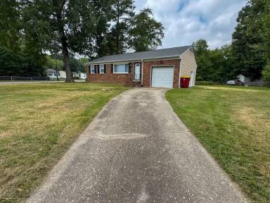 Main picture of 2590 Pinehurst Dr