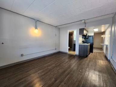 Main picture of 21201 Woodward Ave