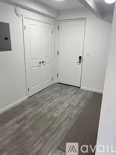 Main picture of 521 W 48th St