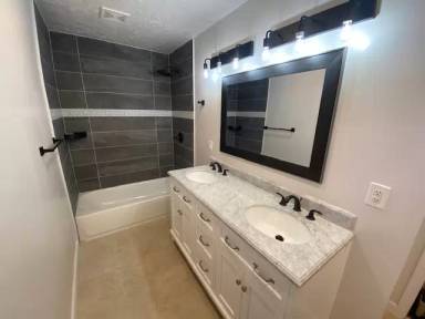 Main picture of 2836 N Park Ave
