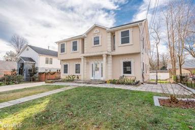 Main picture of 7211 Quincy Ave