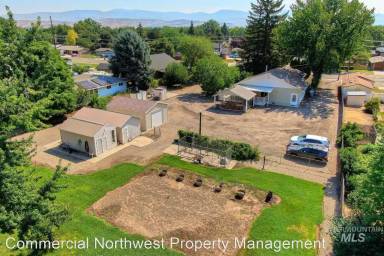Main picture of 4403 N Maple Grove Rd