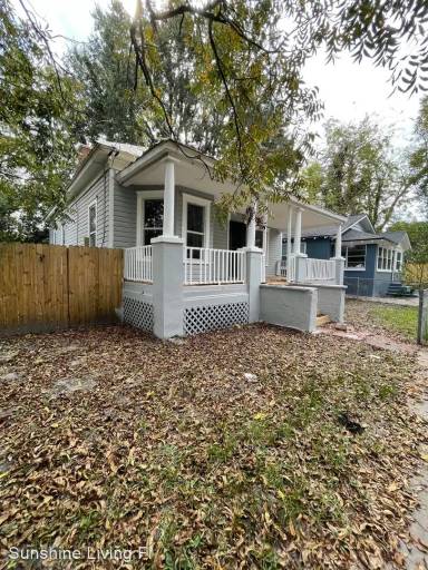 Main picture of 976 W 12th St