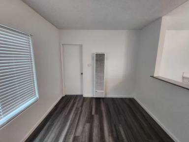 Main picture of 130 W Wilson Ave