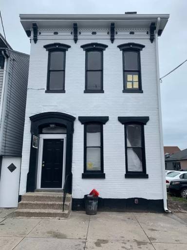 Main picture of 233 E Philadelphia St