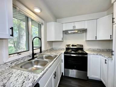 Main picture of 2871 S Broadway