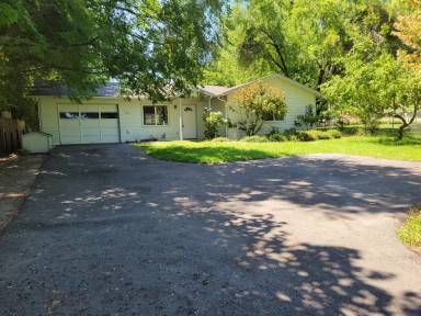 Main picture of 801 SE Grandview Ave