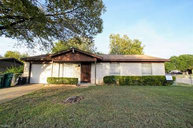 Main picture of 1245 Saturn Dr