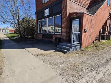 Main picture of 602 W Burlington Ave