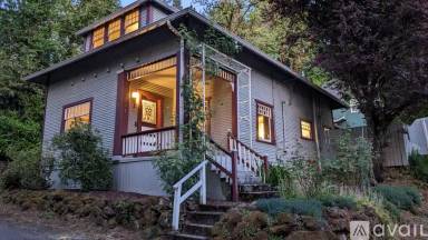 Main picture of 216 3rd Ave