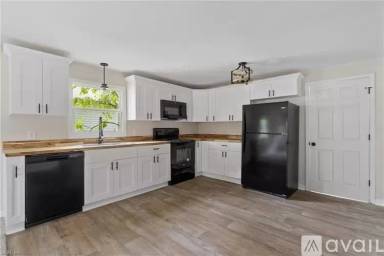 Main picture of 444 Wilson St