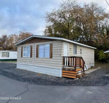 Main picture of 401 Moxee Ave