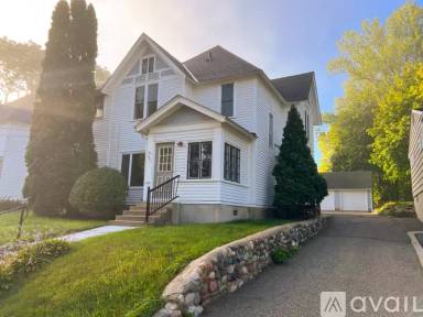 Main picture of 721 Olive St W