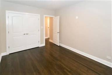 Main picture of 1432 W Farragut Ave
