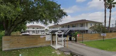 Main picture of 3501 Brewster St