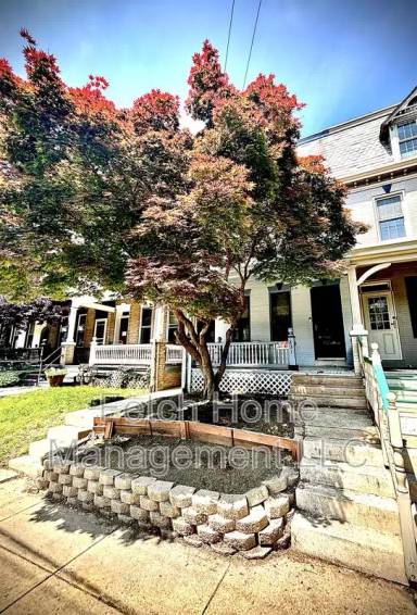 Main picture of 831 Columbia Ave