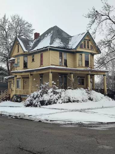 Main picture of 744 W William St