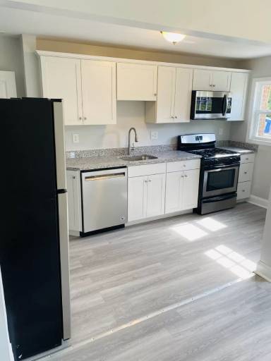 Main picture of 7154 Greenwood Ave