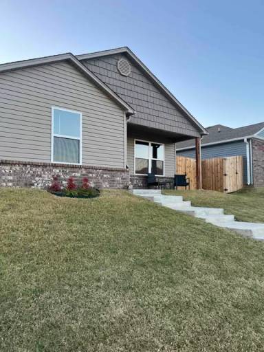 Main picture of 1039 S Nighthawk Ln