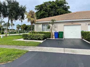 Main picture of 1810 SW 114th Ter