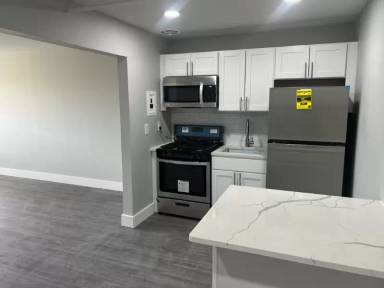 Main picture of 560 Beachway Ave