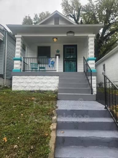 Main picture of 1772 W Gaulbert Ave