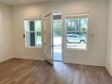 Main picture of 5695 Ekwill St