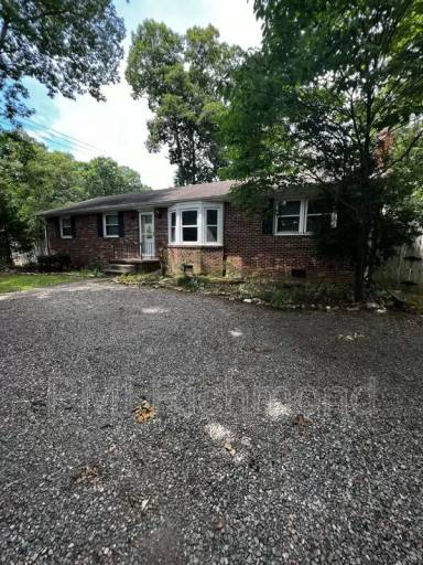 Main picture of 1900 Woodmont Dr